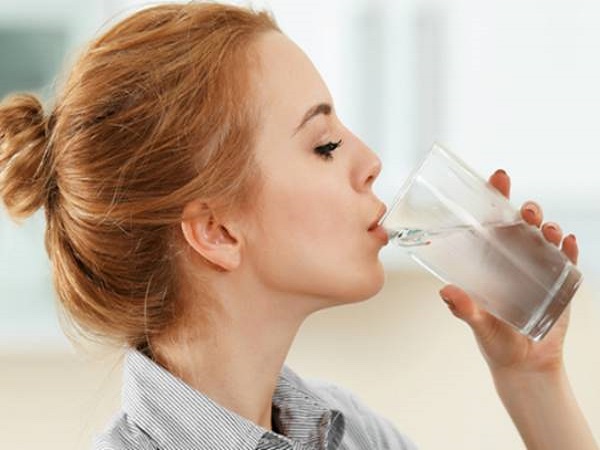 Mơ thấy uống nước có điềm báo tốt hay xấu và đánh số gì?