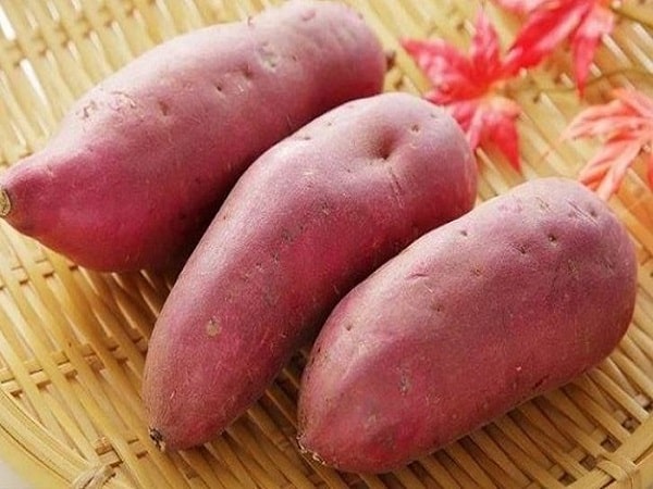 Nằm mơ thấy củ khoai đánh con gì?