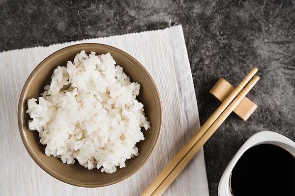 nằm mơ thấy ăn cơm