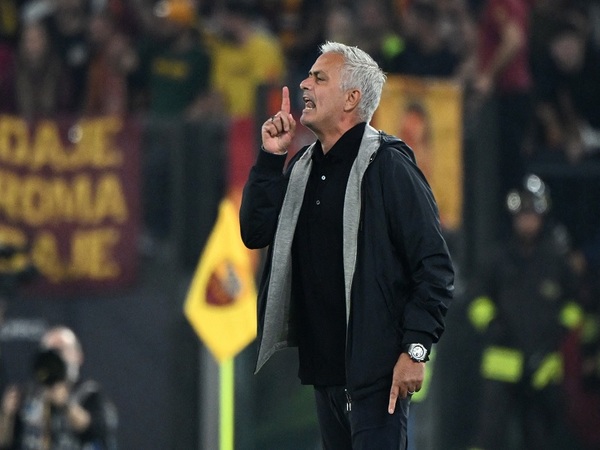 Tin bóng đá 24/10: Mourinho không phục thắng lợi của Napoli