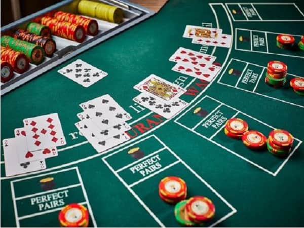 Cách chơi Blackjack trong casino chi tiết nhất