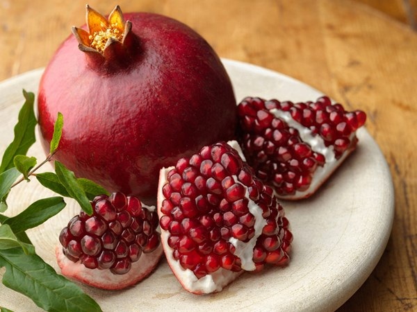 Nằm mơ thấy quả lựu đánh con gì may mắn dễ trúng