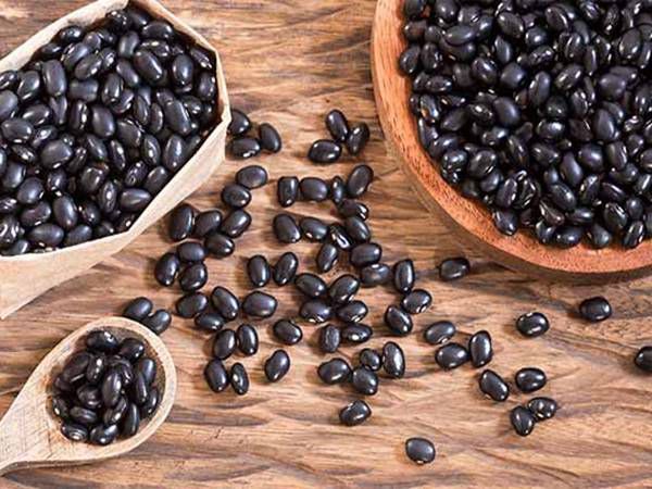 Mơ thấy hạt đậu đen đánh con gì trúng to, điềm gì?