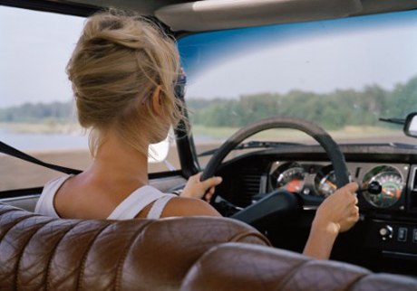 Thấy tài xế lái xe taxi