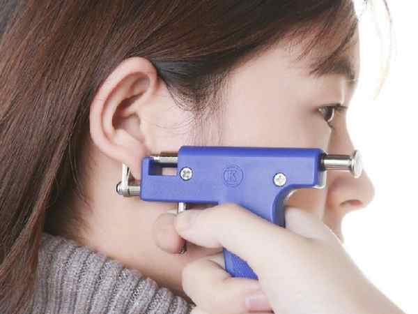 Nhìn thấy xỏ lỗ tai là tín hiệu của những điềm báo gì?