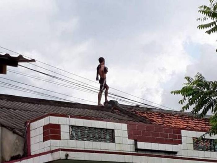 Chiêm bao thấy đi trên nóc mái nhà thấp
