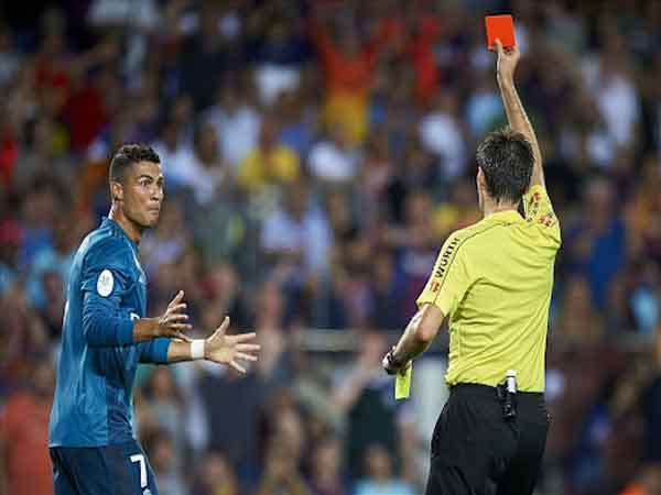 Ronaldo có bao nhiêu thẻ đỏ trong sự nghiệp câu lạc bộ?