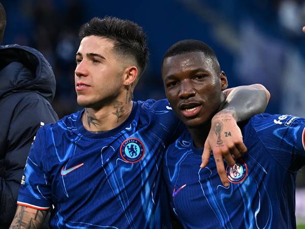 Tin Chelsea 18/11: Enzo làm sứ giả trong thương vụ Caisedo