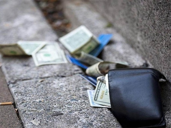 Giải mã nằm mơ thấy nhặt được tiền đánh con gì may mắn?