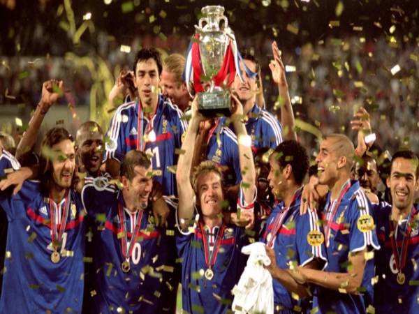 Pháp vô địch Euro lần thứ 2 năm 2000